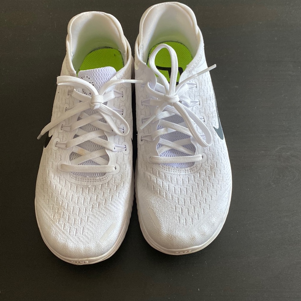 Nike women’s white sneakers size 8.5 good condition